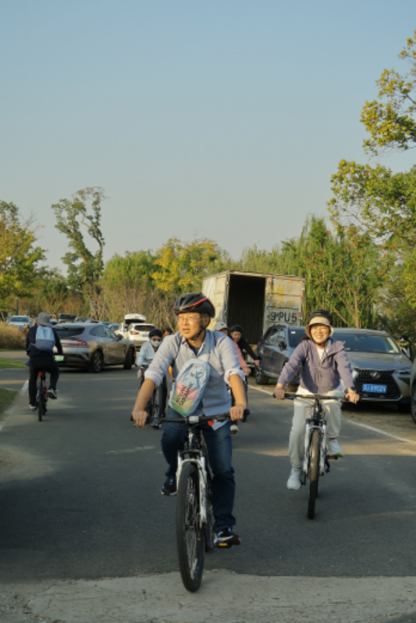 副本物理与电子科学学院秋日之旅圆满举行-lrr710.png
