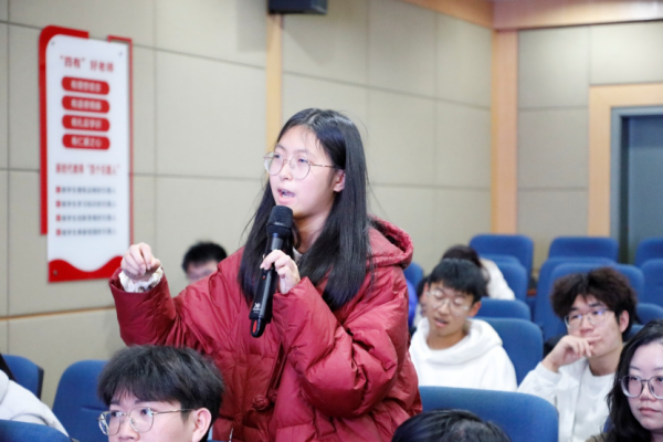 副本新加坡科学院院士苏重豪教授做客华东师大“大师讲堂”-v2772.png