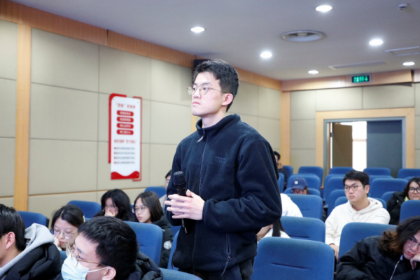 副本新加坡科学院院士苏重豪教授做客华东师大“大师讲堂”-v2479.png